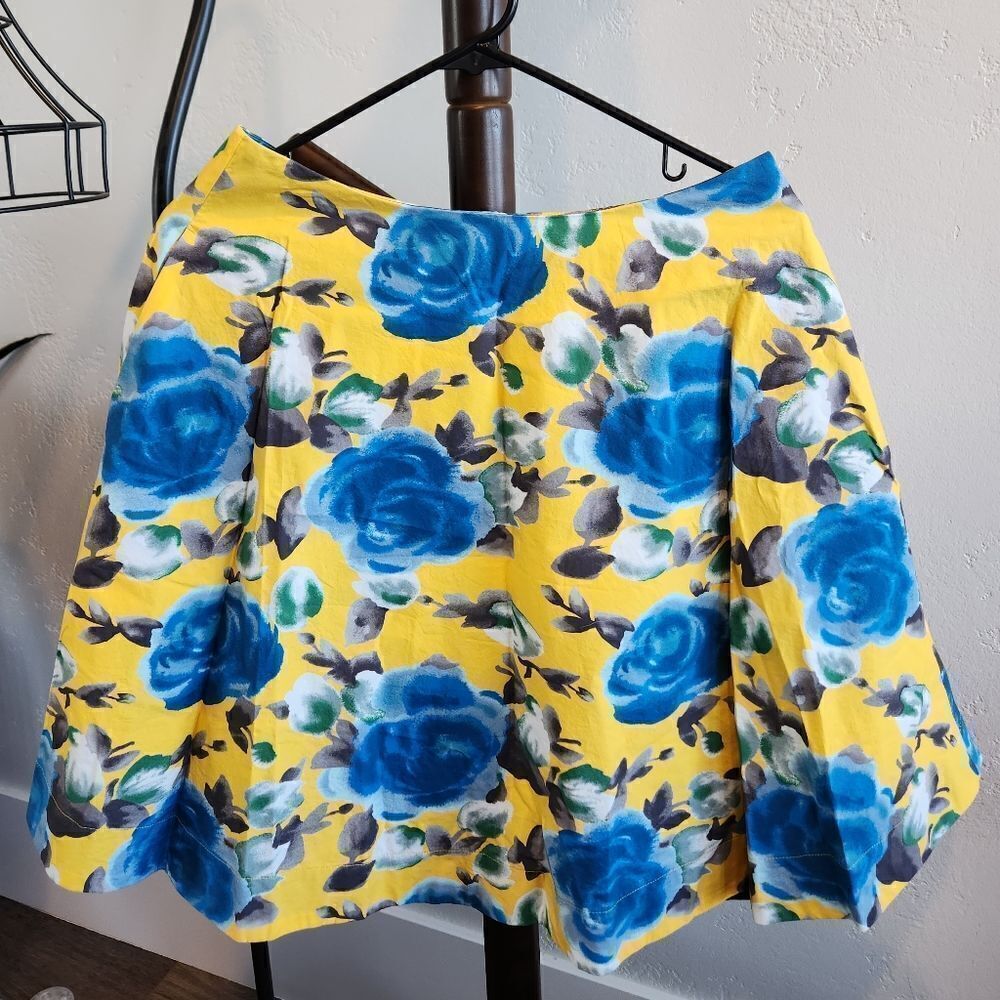 NEW!! Marc Jacobs Yellow Flare Skirt With Blue Flower Pattern size 4